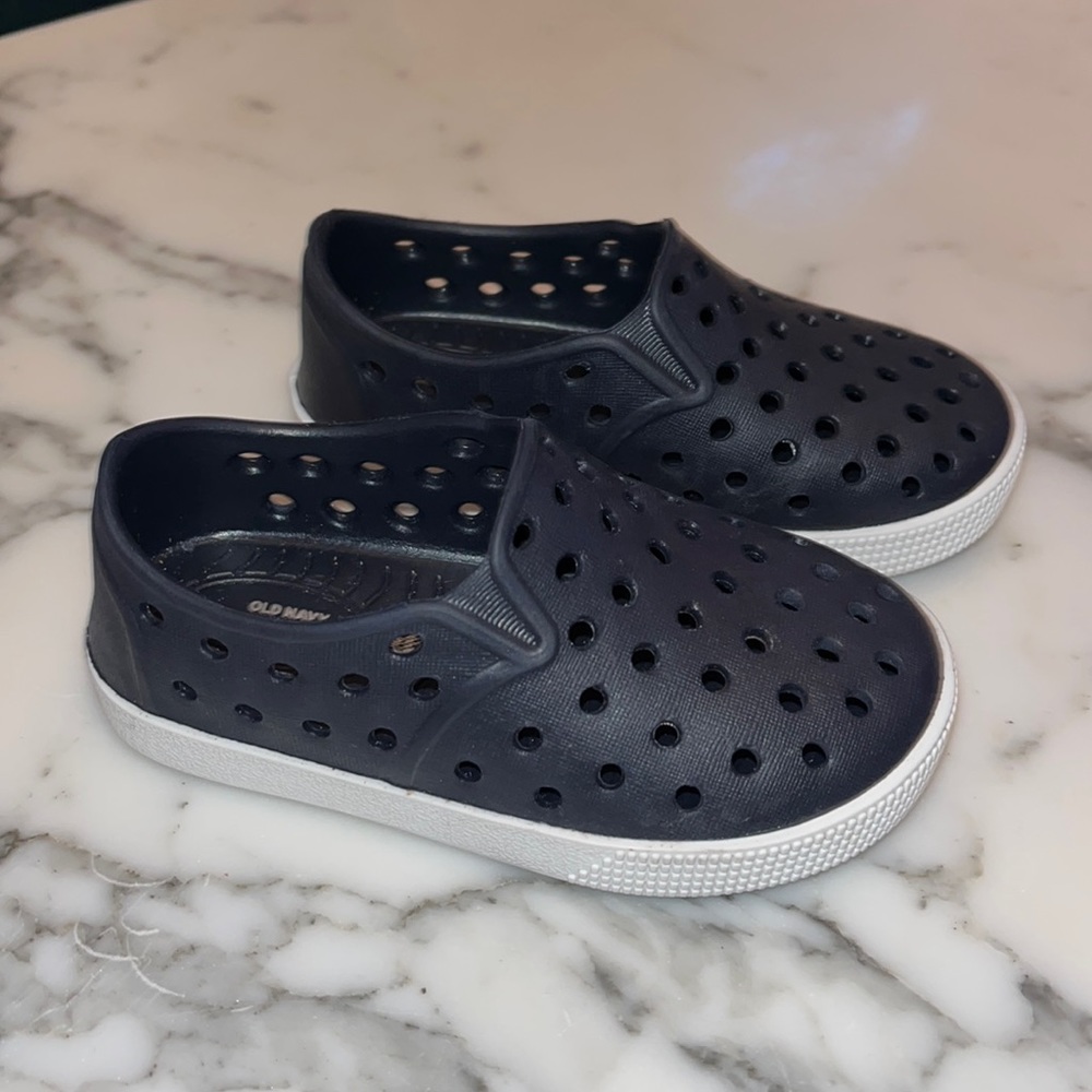 Old Navy Baby shoes- size 5 navy blue